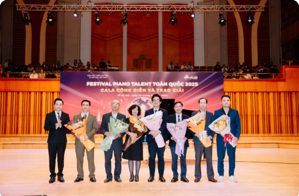 HỘI ĐỒNG BAN GIÁM KHẢO 3 MIỀN 